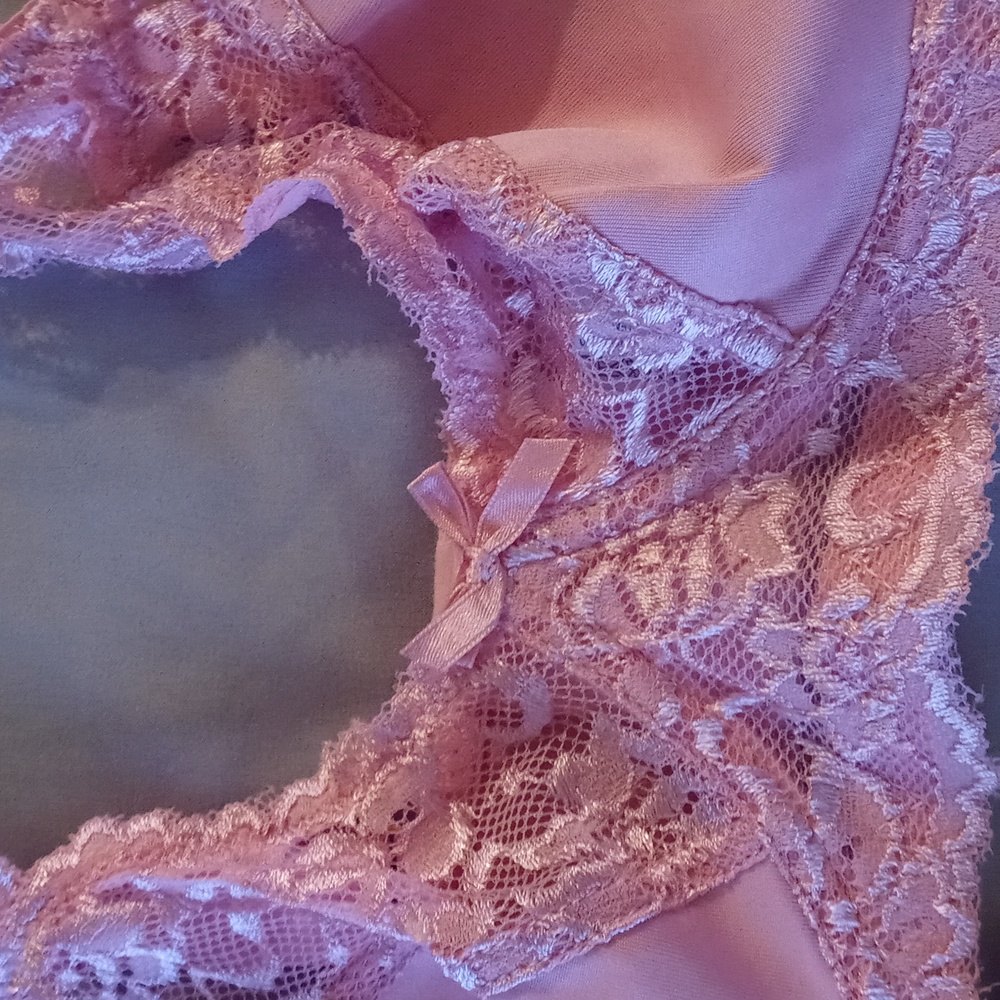 Bras - Picture 4 of 4